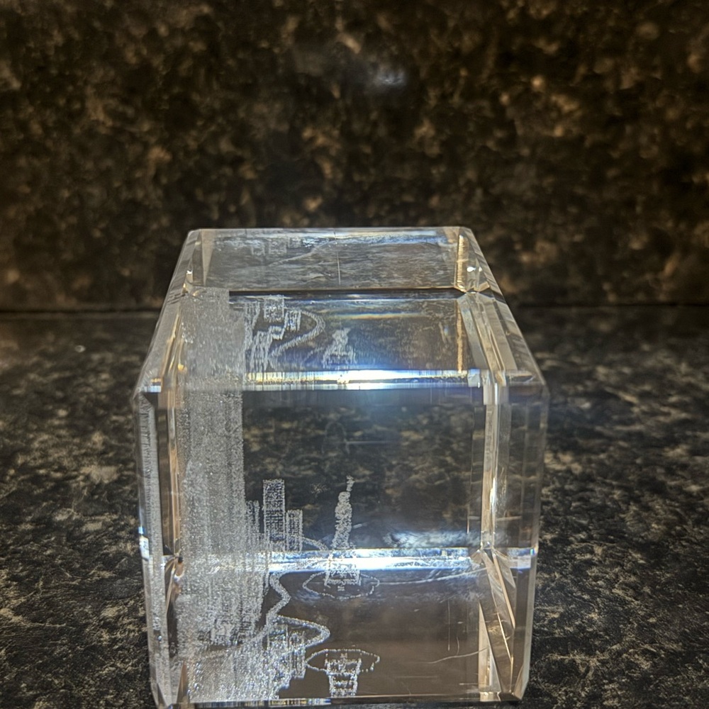 World Trade Center NYC Twin Towers Etched Glass 3D Memorial Paperweight - Picture 2 of 13